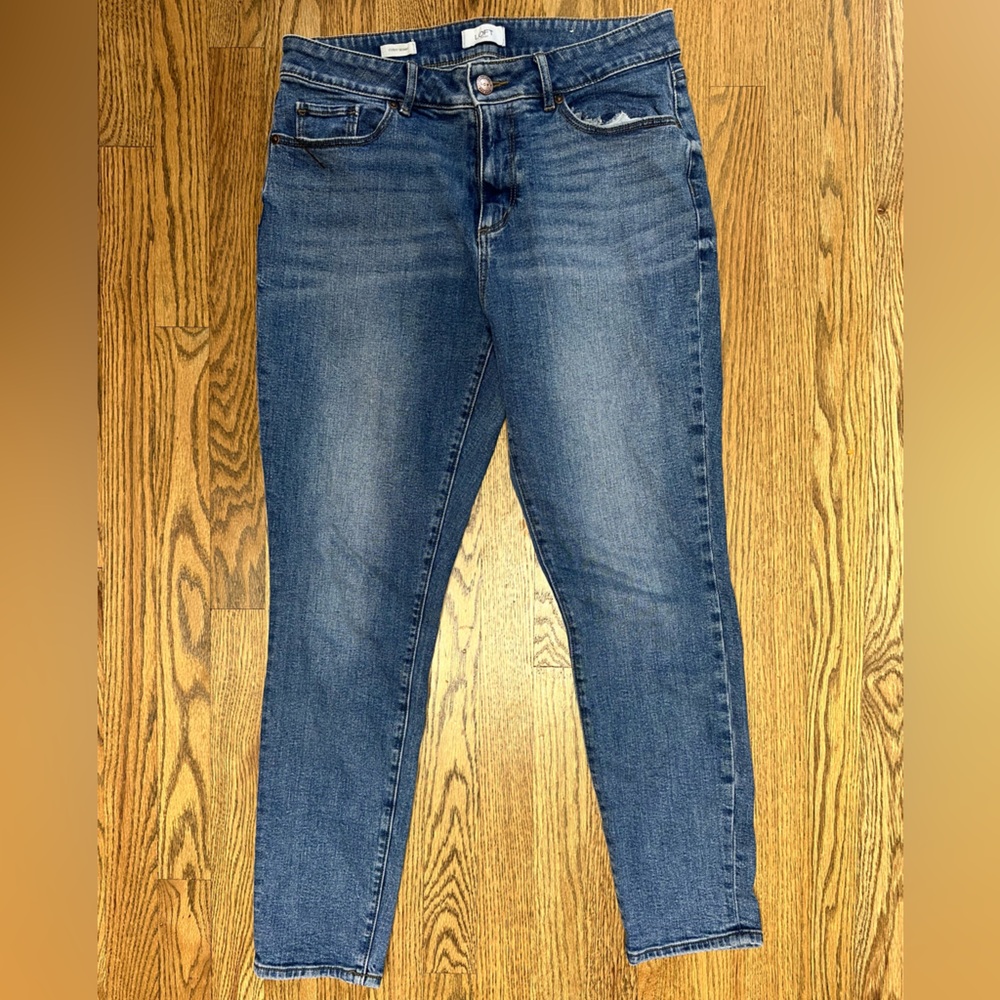 ⭐️Never worn⭐️ Loft curvy skinny blue washed jeans from LOFT